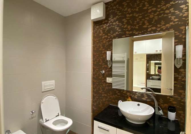 Shtepi me qera Apartament ne Tirane, 3+1, Mobilimi E mobiluar, Pagesa 2,000  Euro.