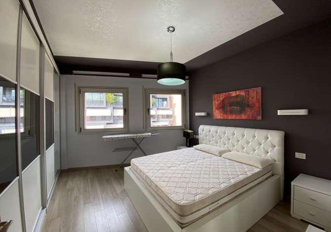 Shtepi me qera Apartament ne Tirane, 3+1, Mobilimi E mobiluar, Pagesa 2,000  Euro.
