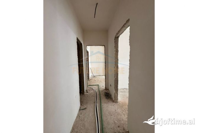 Shtepi ne shitje Apartament ne Tirane, 2+1, Mobilimi Bosh, pa mobiluar, Pagesa 286,875  Euro.