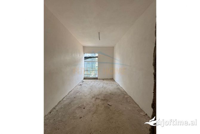 Shtepi ne shitje Apartament ne Tirane, 2+1, Mobilimi Bosh, pa mobiluar, Pagesa 286,875  Euro.