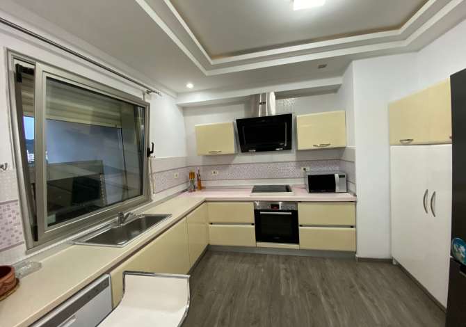 Shtepi me qera Apartament ne Tirane, 3+1, Mobilimi E mobiluar, Pagesa 2,000  Euro.