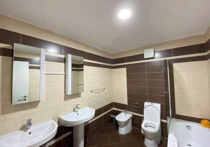 Shtepi me qera Apartament ne Tirane, 3+1, Mobilimi E mobiluar, Pagesa 2,000  Euro.