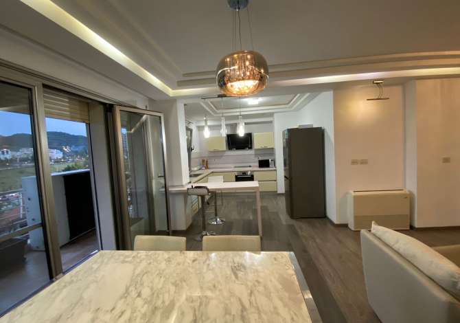 Shtepi me qera Apartament ne Tirane, 3+1, Mobilimi E mobiluar, Pagesa 2,000  Euro.