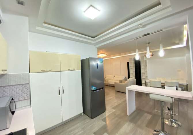 Shtepi me qera Apartament ne Tirane, 3+1, Mobilimi E mobiluar, Pagesa 2,000  Euro.