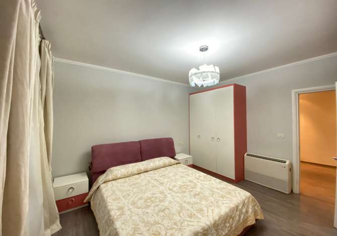 Shtepi me qera Apartament ne Tirane, 3+1, Mobilimi E mobiluar, Pagesa 2,000  Euro.