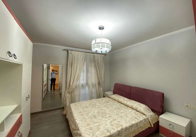 Shtepi me qera Apartament ne Tirane, 3+1, Mobilimi E mobiluar, Pagesa 2,000  Euro.