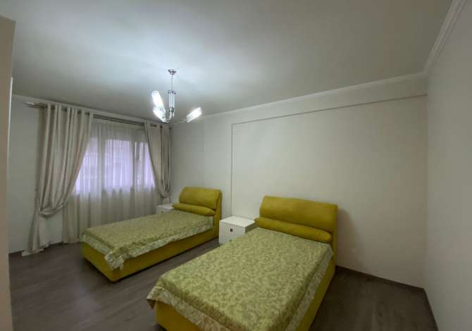 Shtepi me qera Apartament ne Tirane, 3+1, Mobilimi E mobiluar, Pagesa 2,000  Euro.