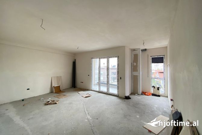 Shtepi ne shitje Apartament ne Tirane, 2+1, Mobilimi Bosh, pa mobiluar, Pagesa 180,000  Euro.