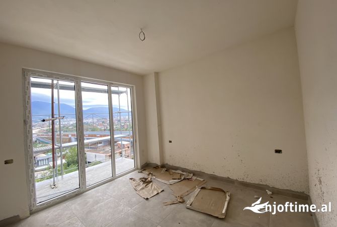 Shtepi ne shitje Apartament ne Tirane, 2+1, Mobilimi Bosh, pa mobiluar, Pagesa 108,000  Euro.