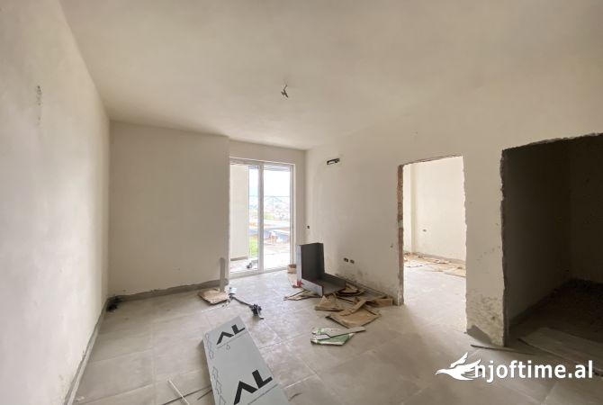 Shtepi ne shitje Apartament ne Tirane, 2+1, Mobilimi Bosh, pa mobiluar, Pagesa 108,000  Euro.