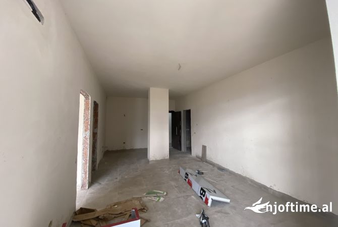 Shtepi ne shitje Apartament ne Tirane, 2+1, Mobilimi Bosh, pa mobiluar, Pagesa 108,000  Euro.