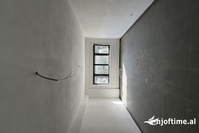 Shtepi ne shitje Apartament ne Tirane, 2+1, Mobilimi Bosh, pa mobiluar, Pagesa 176,000  Euro.