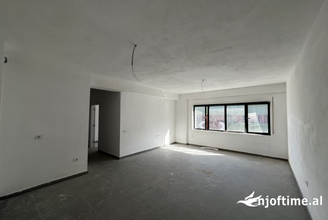 Shtepi ne shitje Apartament ne Tirane, 2+1, Mobilimi Bosh, pa mobiluar, Pagesa 176,000  Euro.