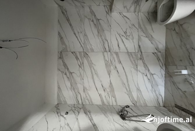 Shtepi ne shitje Apartament ne Tirane, 2+1, Mobilimi Bosh, pa mobiluar, Pagesa 176,000  Euro.