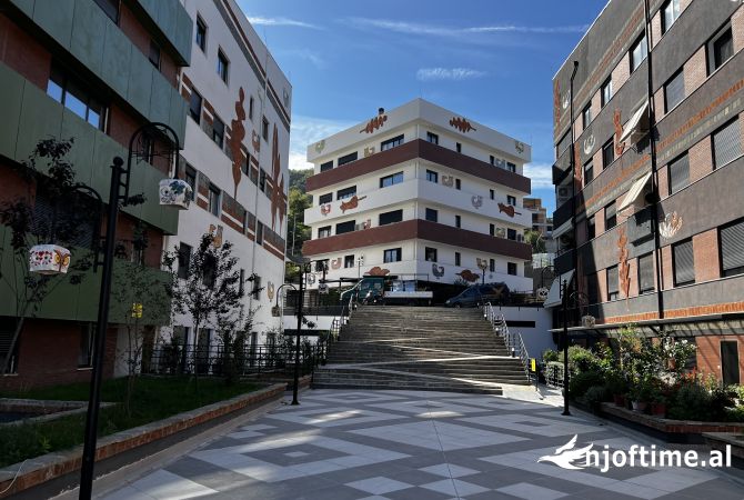 Shtepi ne shitje Apartament ne Tirane, 2+1, Mobilimi Bosh, pa mobiluar, Pagesa 176,000  Euro.