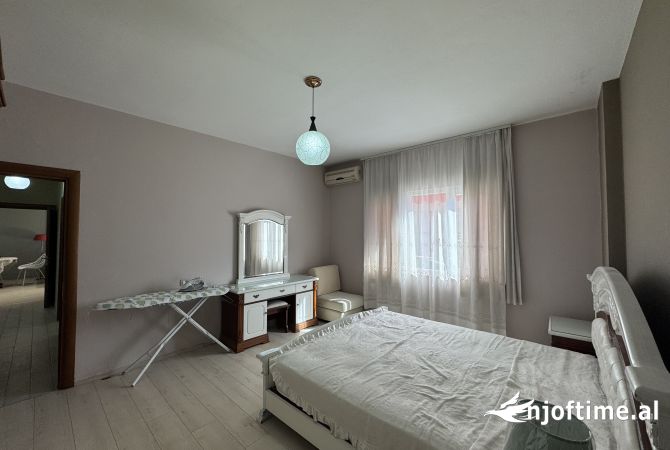 Shtepi me qera Apartament ne Tirane, 2+1, Mobilimi E mobiluar, Pagesa 700  Euro.