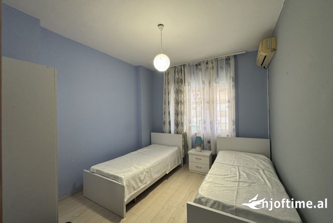 Shtepi me qera Apartament ne Tirane, 2+1, Mobilimi E mobiluar, Pagesa 700  Euro.