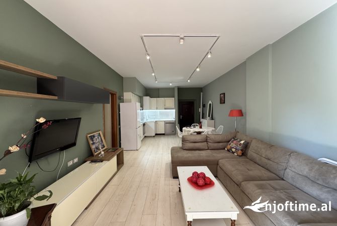 Shtepi me qera Apartament ne Tirane, 2+1, Mobilimi E mobiluar, Pagesa 700  Euro.