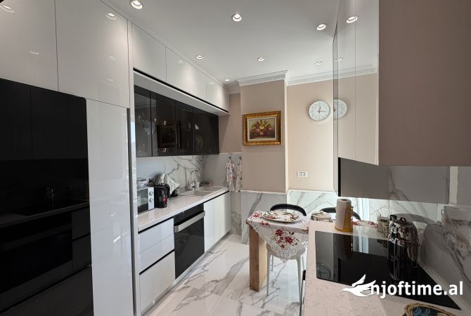 Shtepi me qera Apartament ne Tirane, 2+1, Mobilimi E mobiluar, Pagesa 2,300  Euro.