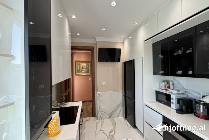 Shtepi me qera Apartament ne Tirane, 2+1, Mobilimi E mobiluar, Pagesa 2,300  Euro.