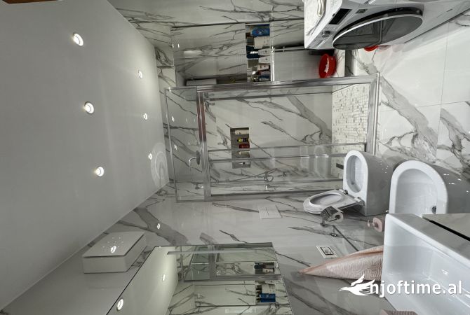 Shtepi me qera Apartament ne Tirane, 2+1, Mobilimi E mobiluar, Pagesa 2,300  Euro.