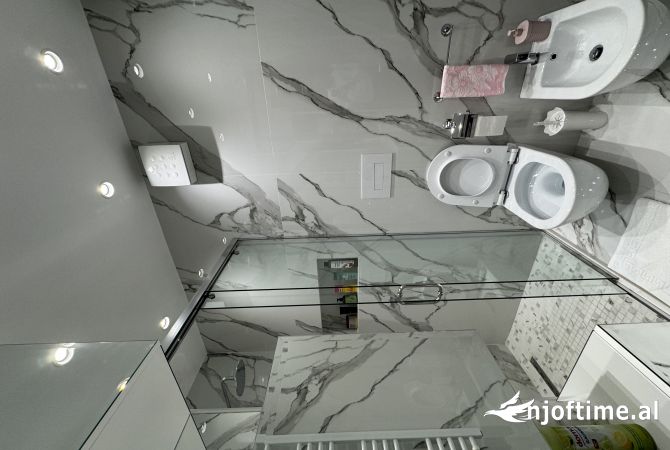 Shtepi me qera Apartament ne Tirane, 2+1, Mobilimi E mobiluar, Pagesa 2,300  Euro.