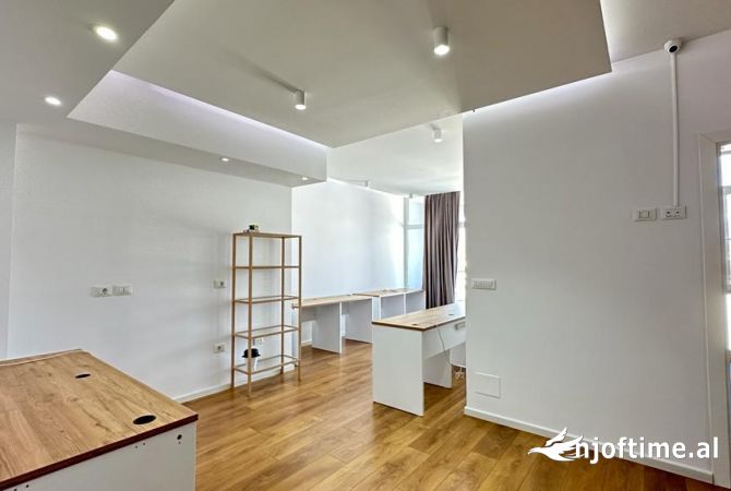 QERA AMBIENT ZYRASH KOMPLEKSI KIKA 2 KOMUNA E PARISIT!