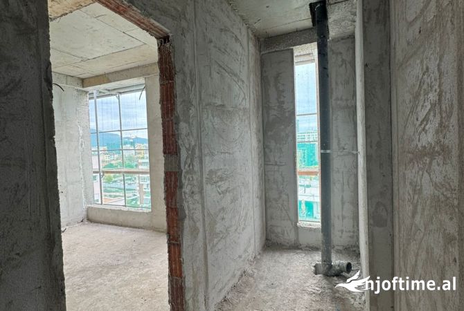 Shtepi ne shitje Apartament ne Tirane, 3+1, Mobilimi Bosh, pa mobiluar, Pagesa 304,000  Euro.