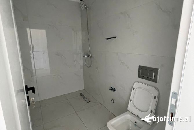 SHITET APARTAMENT 2+1 GOLEM DURRES