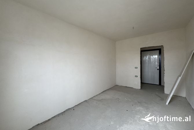 Shtepi ne shitje Apartament ne Tirane, 2+1, Mobilimi Bosh, pa mobiluar, Pagesa 210,000  Euro.