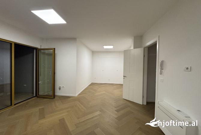 Ambient biznesi me qera 3+1 ne Tirane - 1,400 Euro
