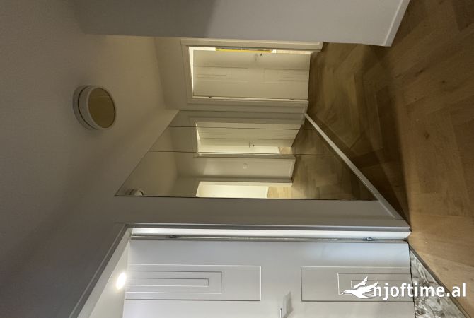 QERA AMBIENT ZYRASH BLLOKU TIRANE