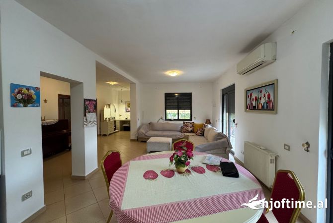Shtepi me qera Apartament ne Tirane, 2+1, Mobilimi E mobiluar, Pagesa 400  Euro.