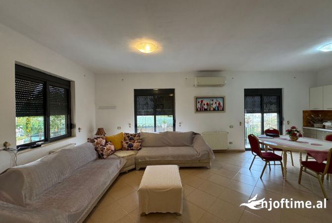 Shtepi me qera Apartament ne Tirane, 2+1, Mobilimi E mobiluar, Pagesa 400  Euro.