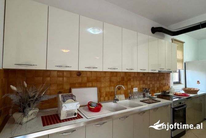 Shtepi me qera 2+1 ne Tirane - 400 Euro