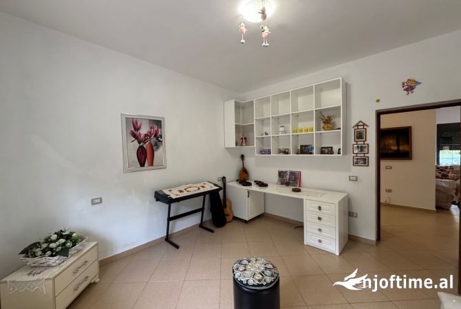 Shtepi me qera Apartament ne Tirane, 2+1, Mobilimi E mobiluar, Pagesa 400  Euro.