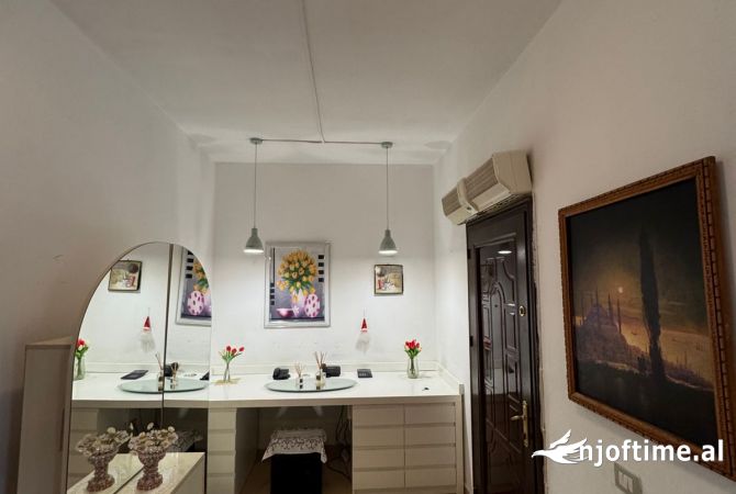 Shtepi me qera Apartament ne Tirane, 2+1, Mobilimi E mobiluar, Pagesa 400  Euro.