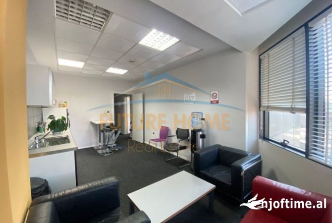 Ambient biznesi me qera 3+1 ne Tirane - 2,500 Euro
