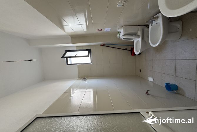 Disponojme kapanon per qera ne Autostraden Tirane - Durres