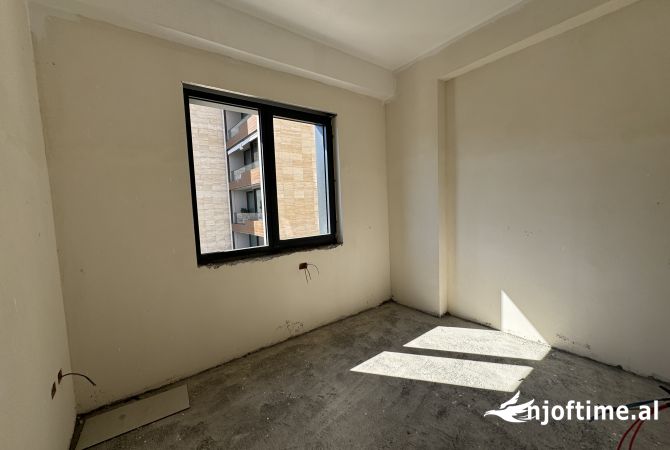 Shtepi ne shitje Apartament ne Tirane, 3+1, Mobilimi Bosh, pa mobiluar, Pagesa 340,000  Euro.