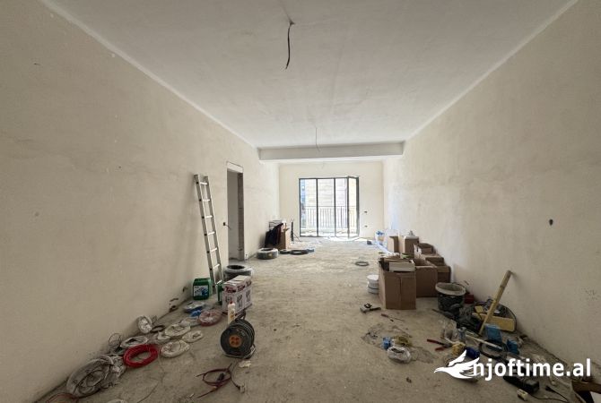 Shtepi ne shitje Apartament ne Tirane, 3+1, Mobilimi Bosh, pa mobiluar, Pagesa 340,000  Euro.