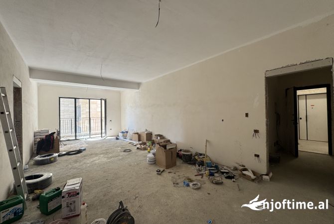 Shtepi ne shitje Apartament ne Tirane, 3+1, Mobilimi Bosh, pa mobiluar, Pagesa 340,000  Euro.