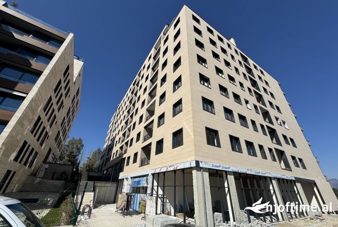 SHITET APARTAMENT 3+1+3 ME DY POSTE PARKIMI LIQENI I THAT