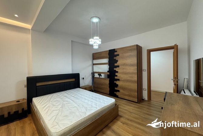 Shtepi me qera Apartament ne Tirane, 2+1, Mobilimi E mobiluar, Pagesa 700  Euro.