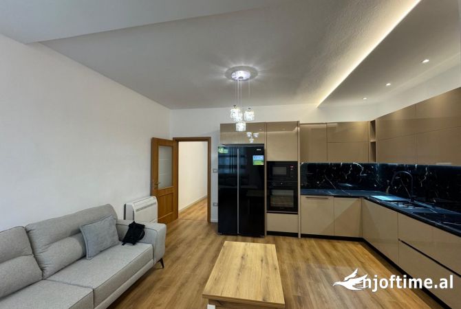 Shtepi me qera Apartament ne Tirane, 2+1, Mobilimi E mobiluar, Pagesa 700  Euro.