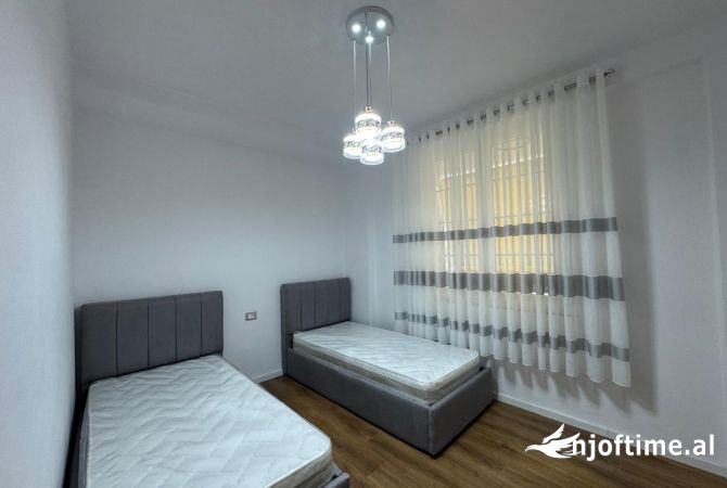 Shtepi me qera Apartament ne Tirane, 2+1, Mobilimi E mobiluar, Pagesa 700  Euro.