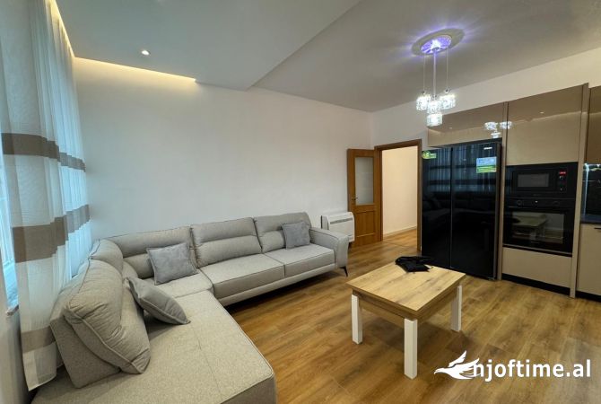 Shtepi me qera Apartament ne Tirane, 2+1, Mobilimi E mobiluar, Pagesa 700  Euro.