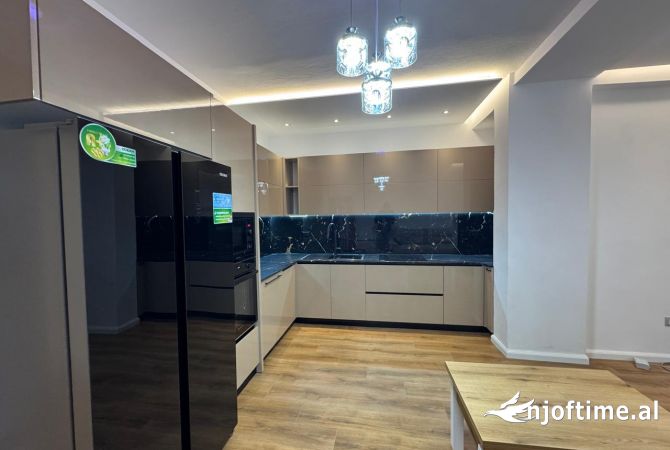 Shtepi me qera Apartament ne Tirane, 2+1, Mobilimi E mobiluar, Pagesa 700  Euro.