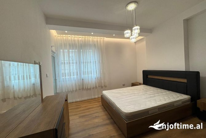 Shtepi me qera Apartament ne Tirane, 2+1, Mobilimi E mobiluar, Pagesa 700  Euro.