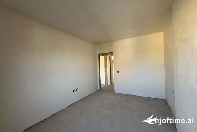 Shtepi ne shitje Apartament ne Tirane, 2+1, Mobilimi Bosh, pa mobiluar, Pagesa 195,000  Euro.